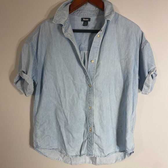 👕 ROOTS Light Chambray Button-Up - Picture 1 of 3